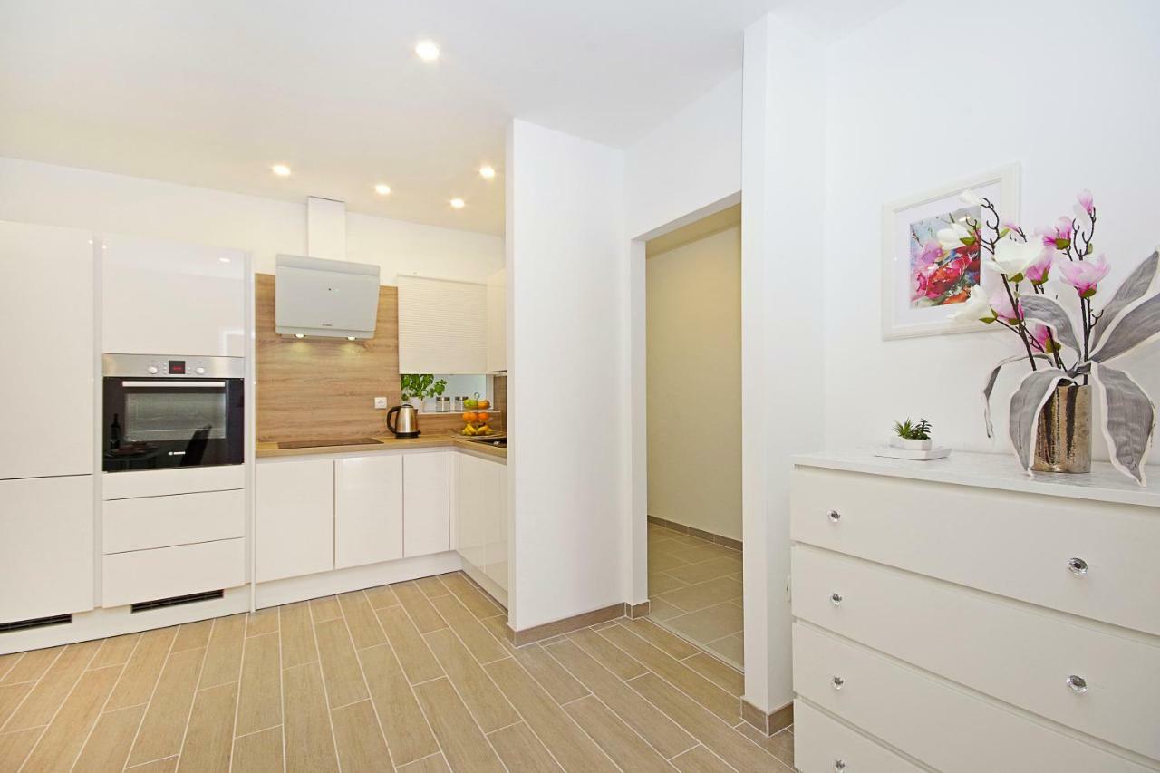 Apartment Mira Makarska Eksteriør billede